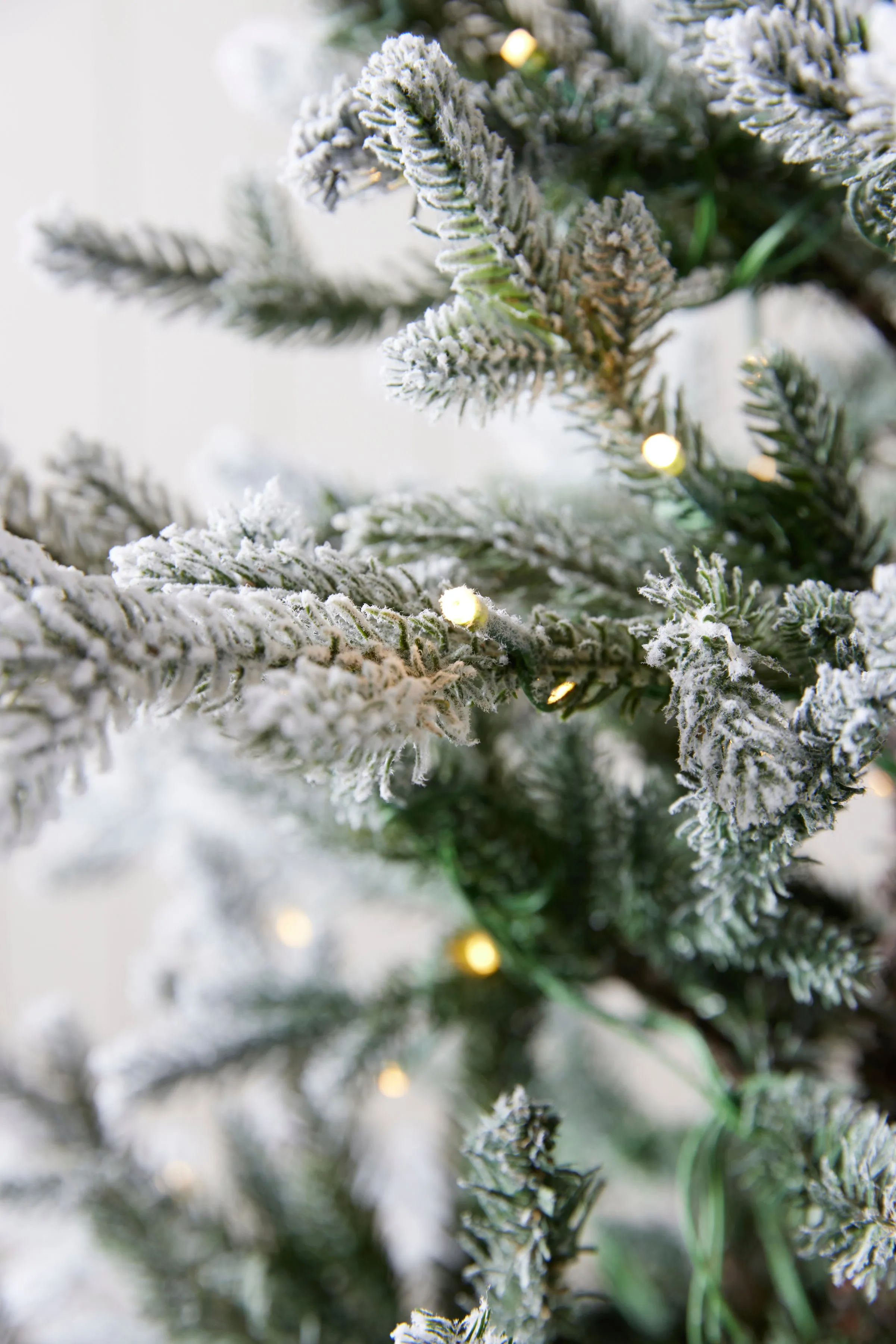 6 Ft Balsam Fir Snow Tree - 340 Led
