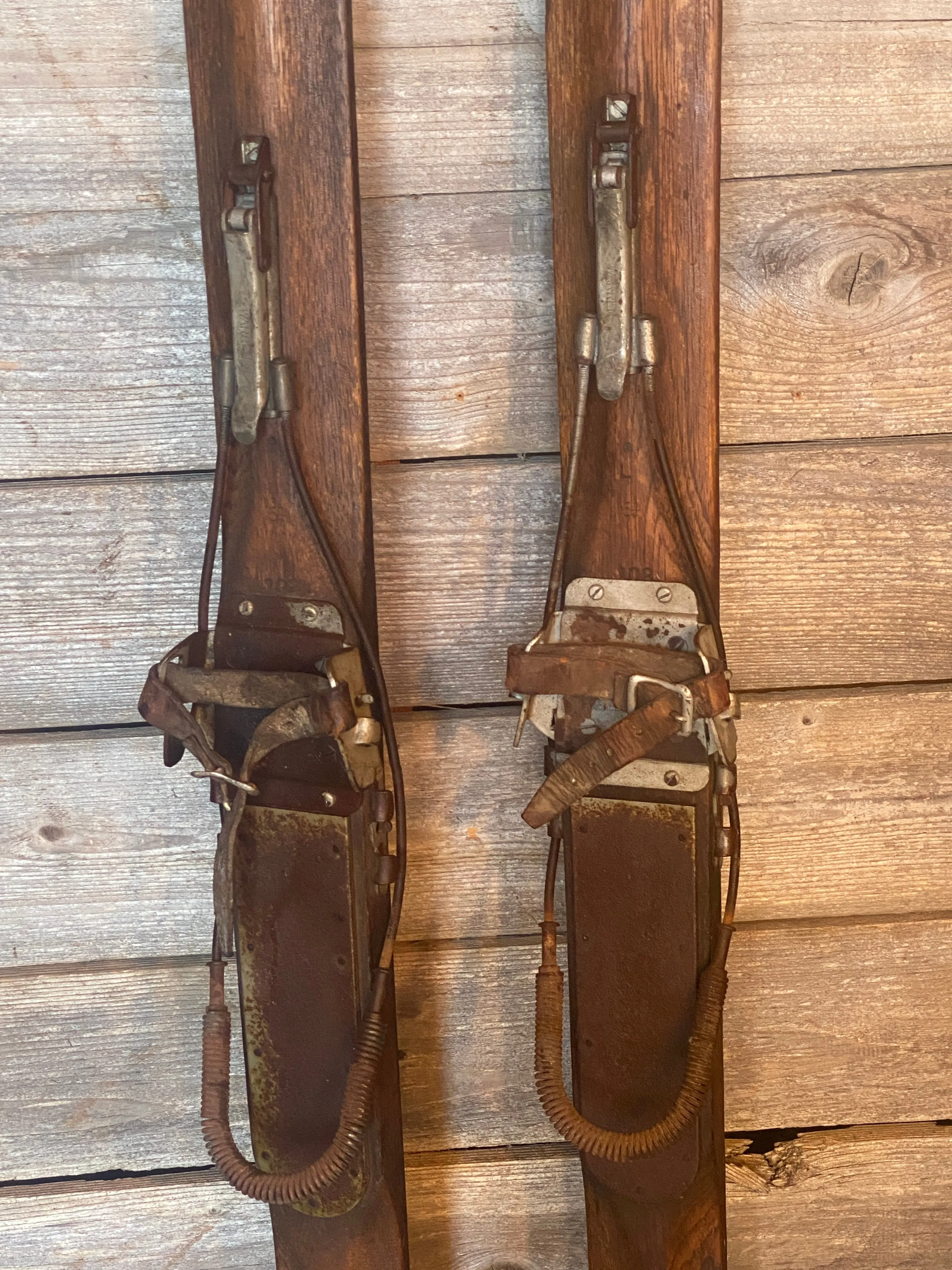 Antique Broadmount Downhill Skis