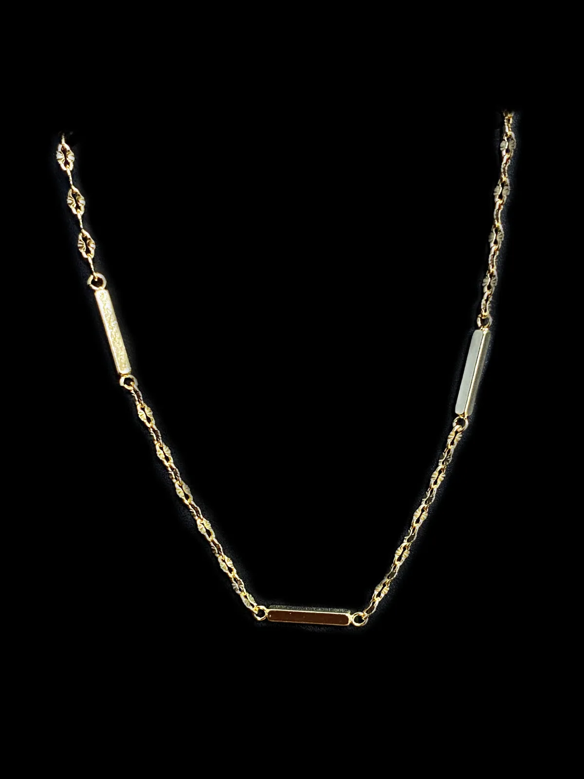 Decorative Bar Chain Necklace