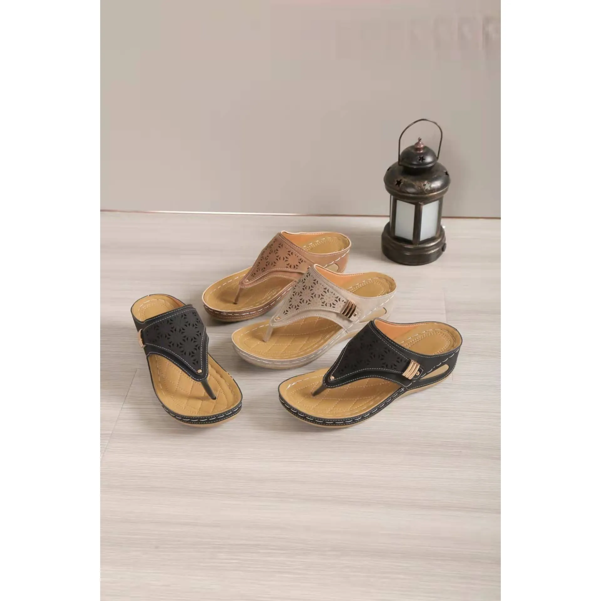 Hollow-out Pattern Flip-flops Wedge Sandals: Brown