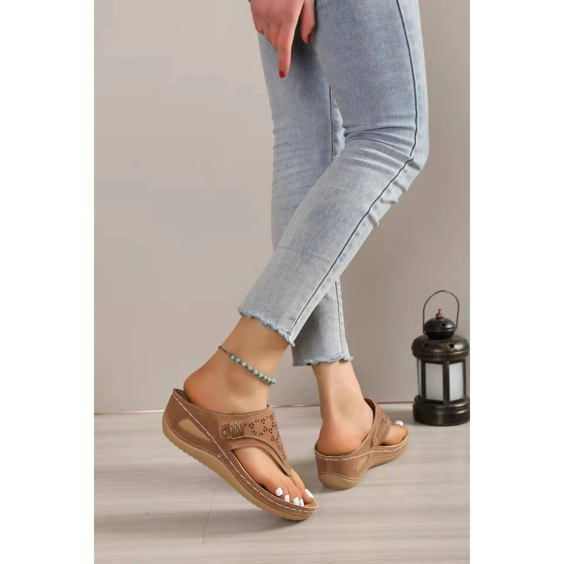 Hollow-out Pattern Flip-flops Wedge Sandals: Brown