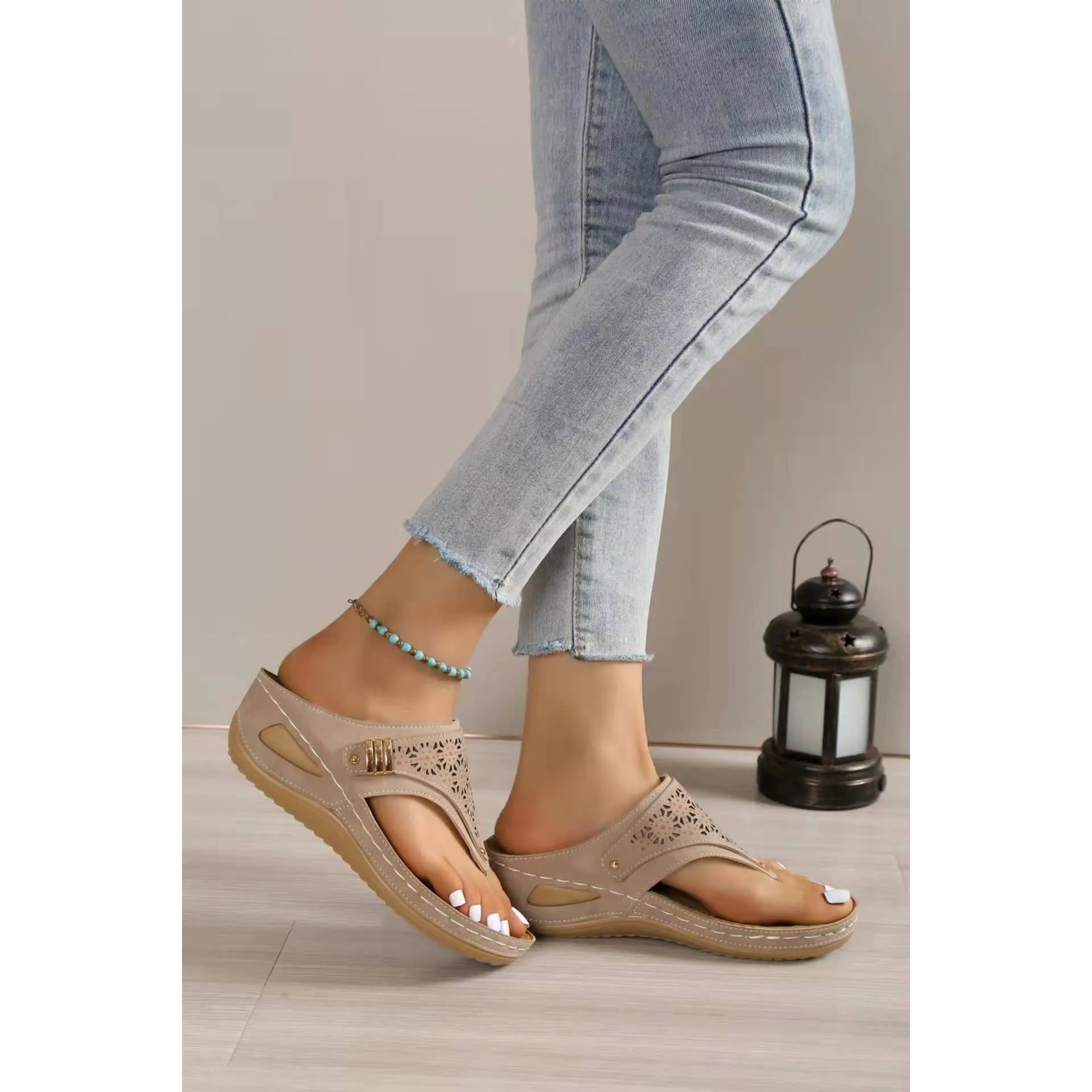 Hollow-out Pattern Flip-flops Wedge Sandals: Brown