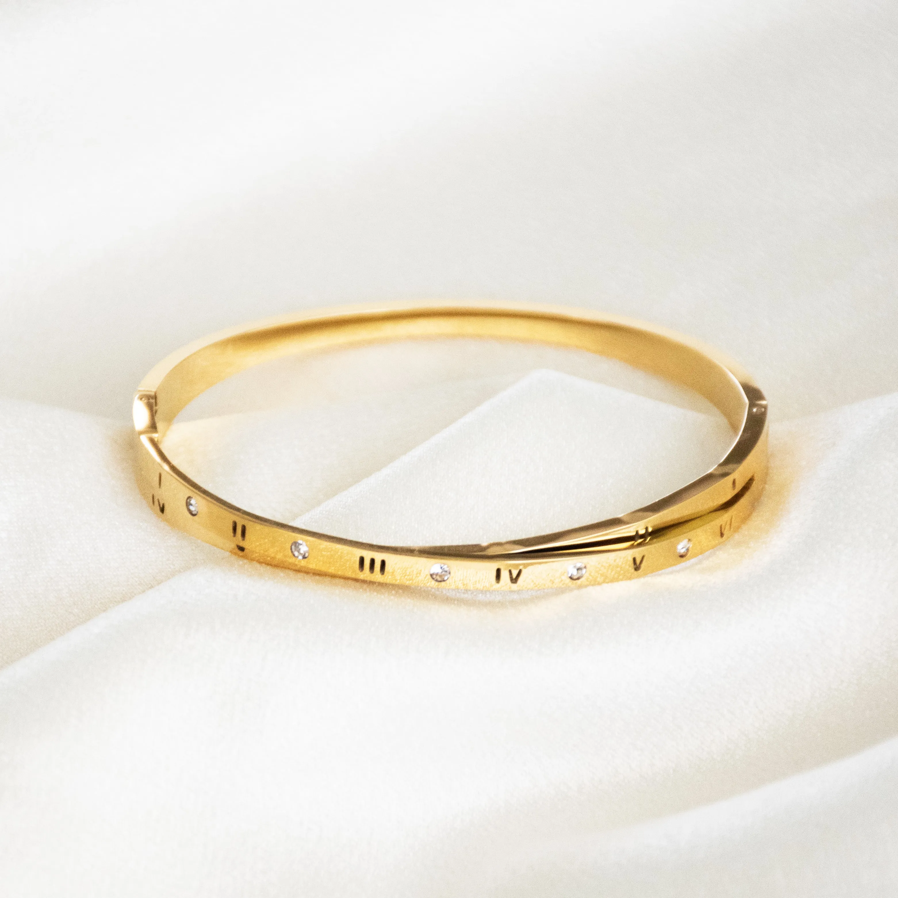 Twisted Roman-inspired Bangle: Elegant Handcrafted Jewelry for Women