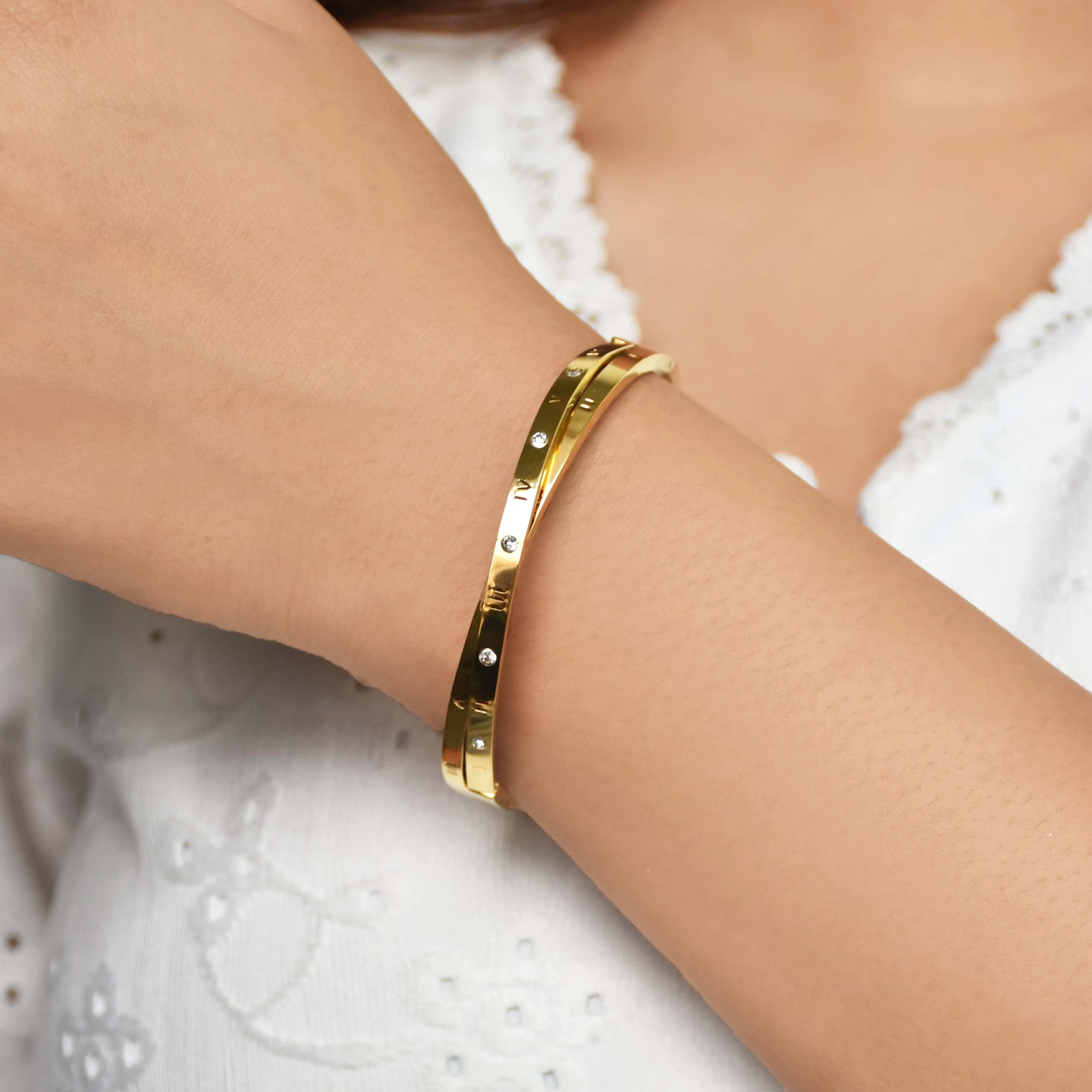 Twisted Roman-inspired Bangle: Elegant Handcrafted Jewelry for Women