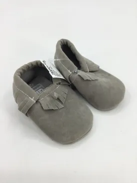 Romirus Child Size 2 Toddler Gray Baby/Walker Shoes