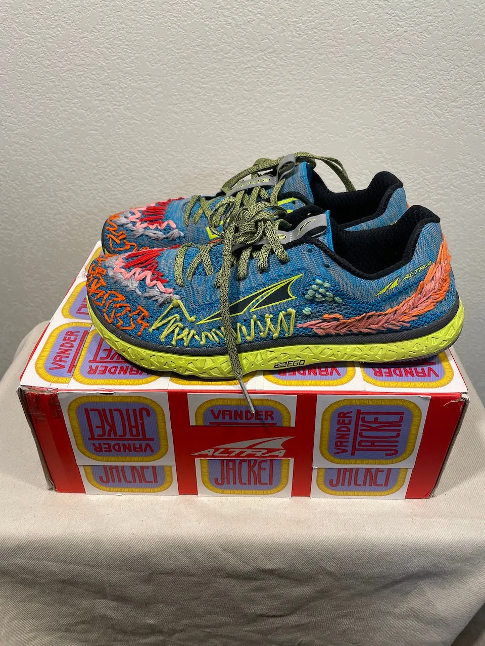 SHOE Rave Run, Size Womens 10/Mens 8.5 DIA Exhibition
