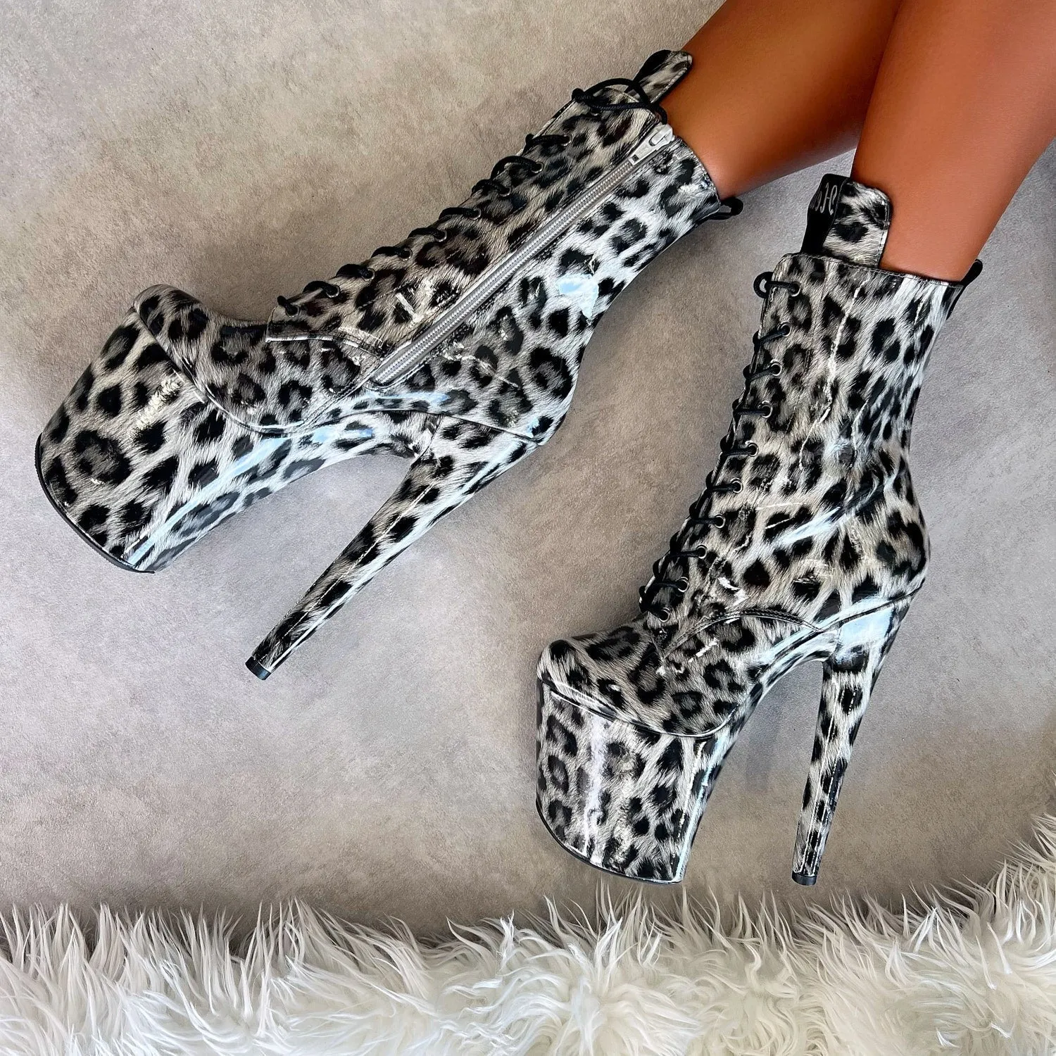 Snow Leopard Boot - 8 INCH